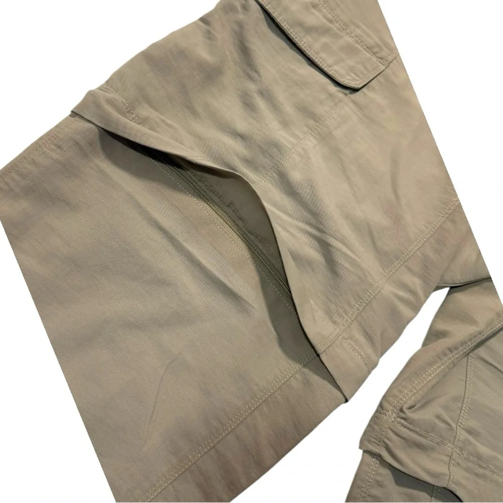 The North Face convertible cargo‎ hiking pants in a beige or tan color Men’s - M